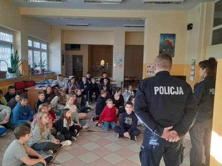Spotkanie  z policjantami w ramach profilaktyki wspierania i resocjalizacji nieletnich