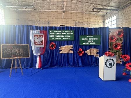 Czy widzisz ten rząd białych krzyży? Tam Polak z honorem brał ślub