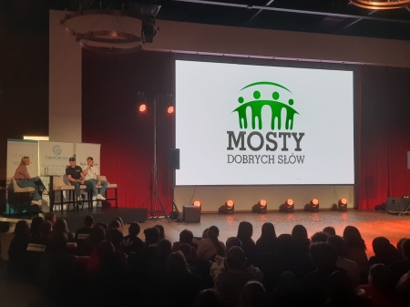 Udział klasy 8 w wydarzeniu „Mosty Dobrych Słów”