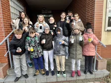 Karmniki pełne serca – zimowa pomoc dla ptaków