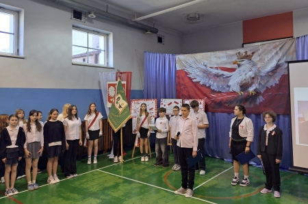 Uroczysty apel z okazji majowych świąt w naszej szkole